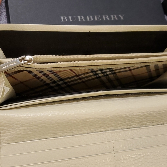 100%Auth Burberry Cream color Wallet Japan - Picture 5 of 14